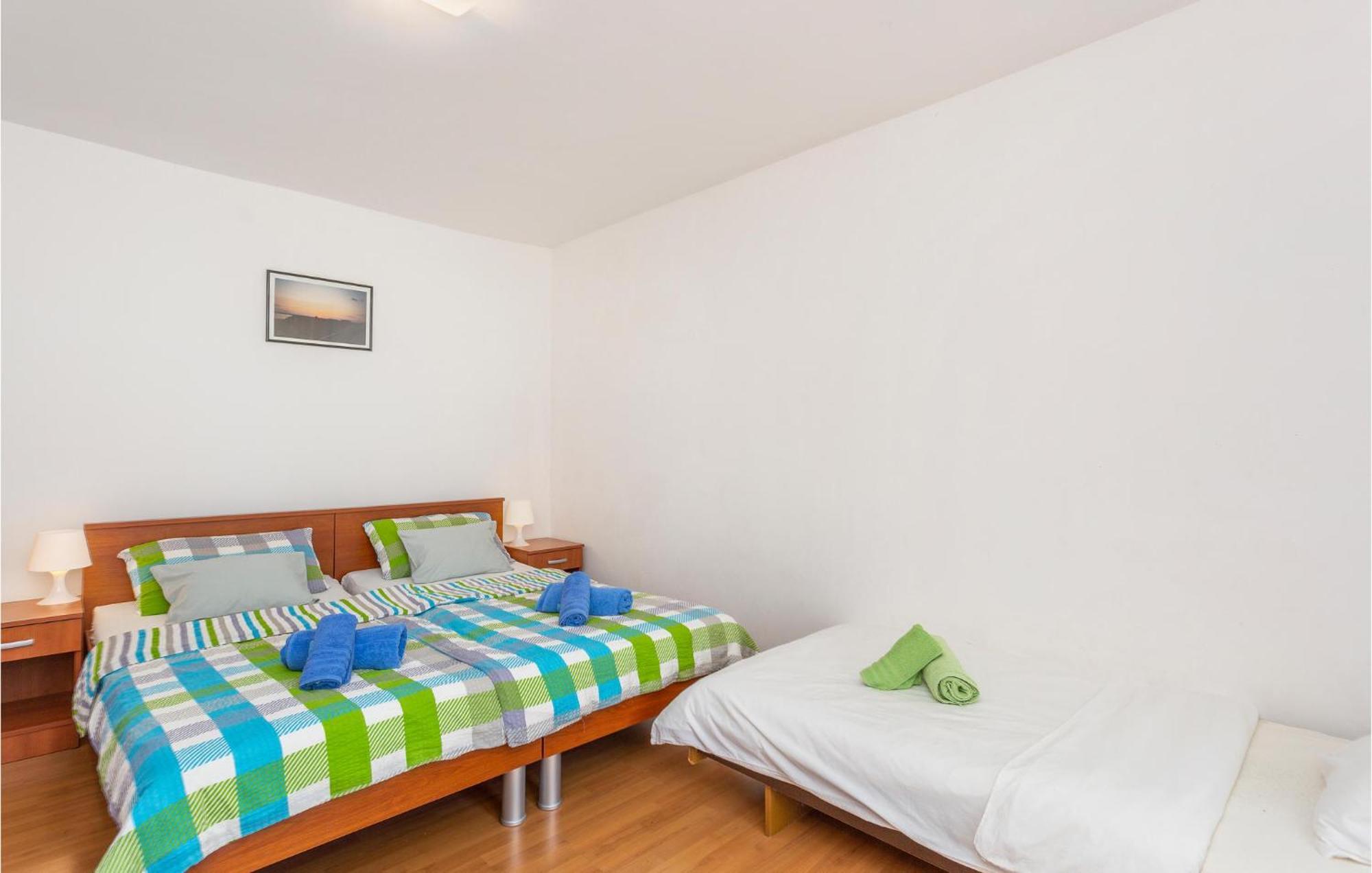 Gorgeous Apartment In Pinezici With Kitchen ภายนอก รูปภาพ