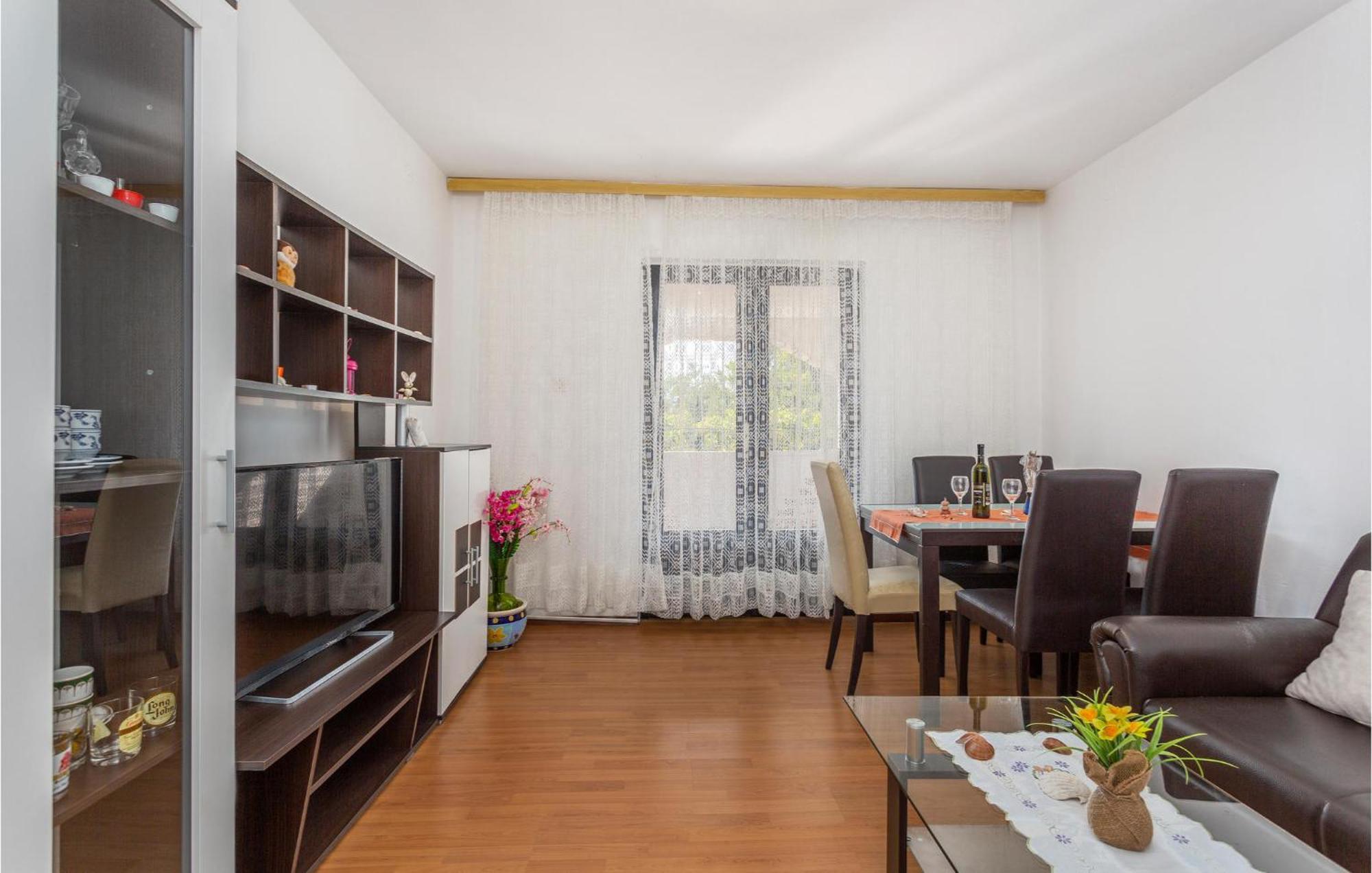 Gorgeous Apartment In Pinezici With Kitchen ภายนอก รูปภาพ